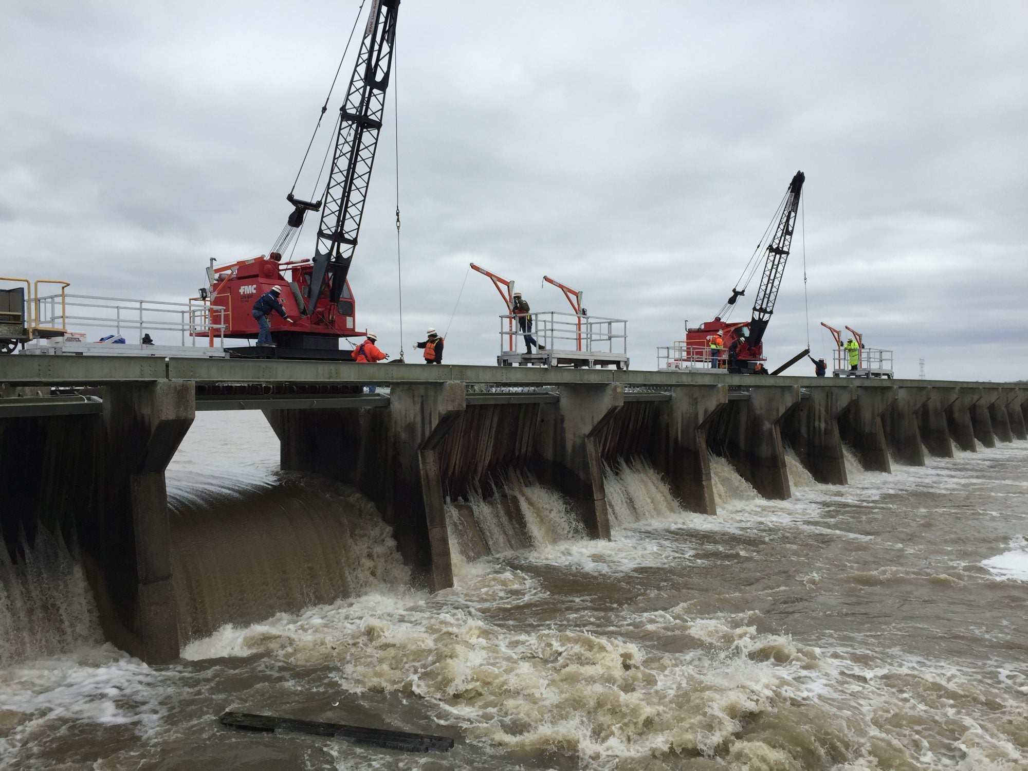 Upriver Diversions Can Reduce Impacts of Carré Spillway